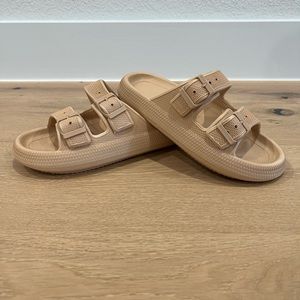 NEW! Cloud Slides with adjustable buckle